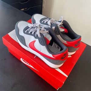 BRAND NEW NIKE MD Valiant
